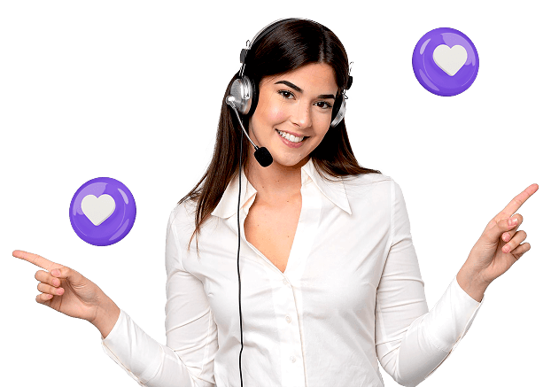 Persona usando varios dispositivos para atención al cliente